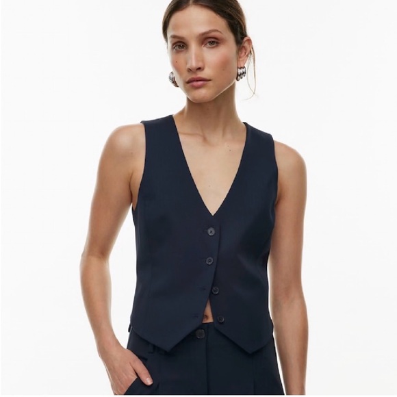 Aritzia Tops - nwot Babaton Deniro vest (re)ssential 12